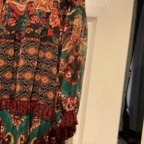 ALICE  +OLIVIA dress NWT sz 6 paisley print with long sleeves and bottom ruffle - Picture 3 of 5